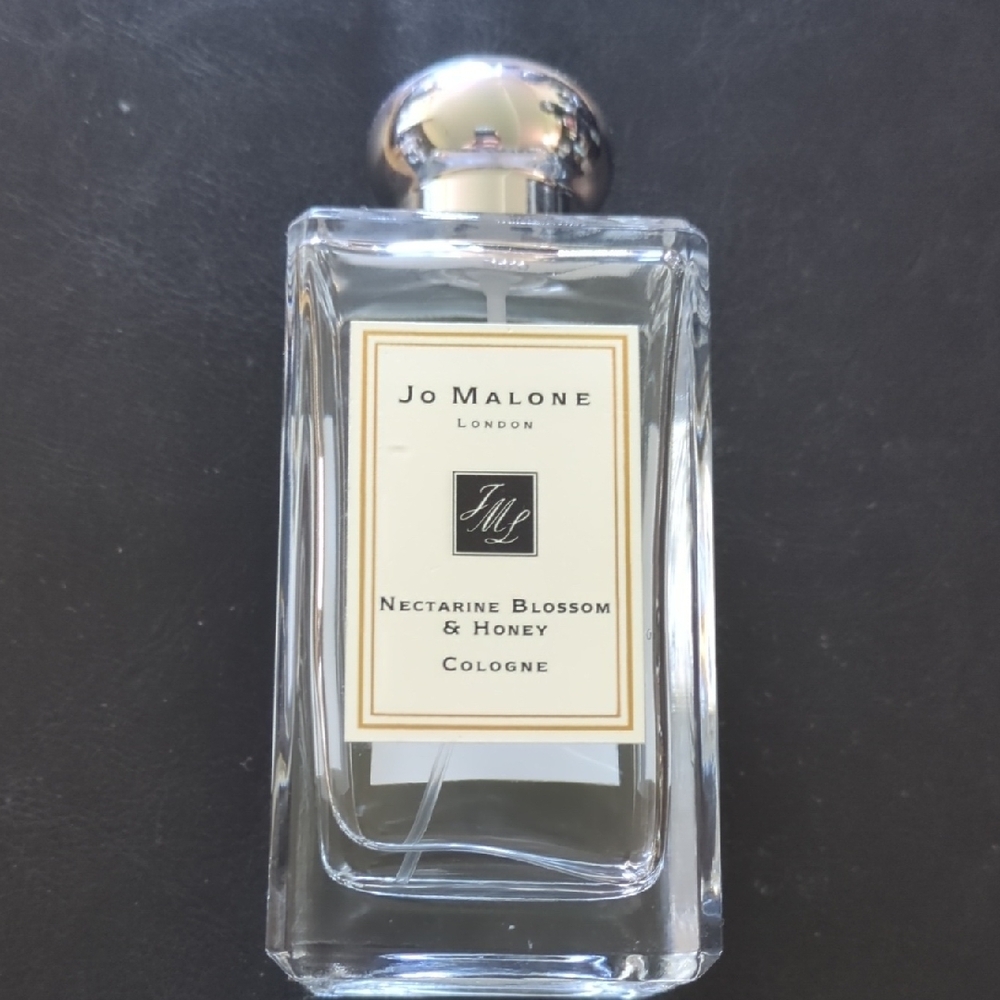 Jo Malone Nectarine Blossom & Honey Fragrance with Silver Cap